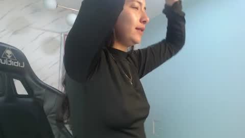 Snapshot of victoria_hernandez_t chatting on 8, 7, 2026 Victoria online show from 8, 7, 2026