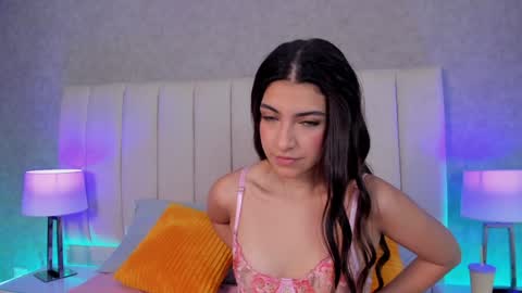 Snapshot of victoria_joliegb chatting on 18, 12, 2024 Victoria Lozano online show from 18, 12, 2024