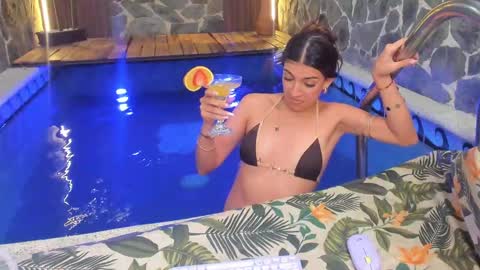 Snapshot of victoria_joliegb chatting on 17, 1, 2025 Victoria Lozano online show from 17, 1, 2025