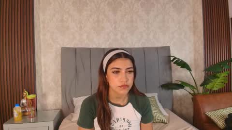 Snapshot of victoria_joliegb chatting on 27, 2, 2025 Victoria Lozano online show from 27, 2, 2025