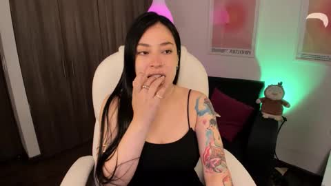 Snapshot of victoria_korss chatting on 13, 11, 2025 Victoria online show from 13, 11, 2025