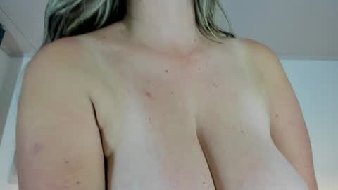 victoria_queen2 online show from 4, 2, 2025