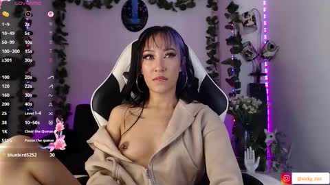 Snapshot of victoria_ricci_a chatting on 24, 11, 2025 Victoria online show from 24, 11, 2025