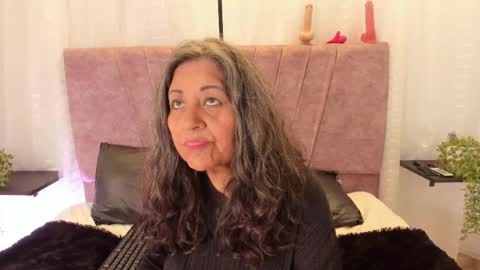 victoriaa_anderson_ online show from 15, 4, 2026