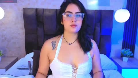 Victoria Andrade online show from 8, 3, 2026