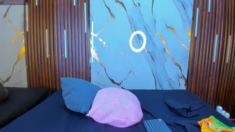 Victoria  online show from 15, 10, 2025