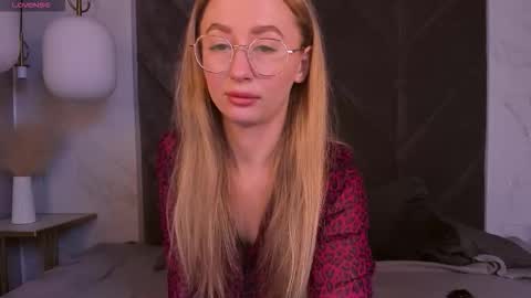 Victoria online show from 10, 11, 2025