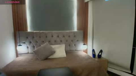Snapshot of victorialuxee_ chatting on 17, 7, 2026 V I C T O R I A online show from 17, 7, 2026