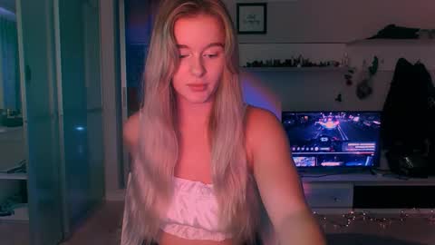 Snapshot of victoriande chatting on 20, 9, 2025 Eva and Victor online show from 20, 9, 2025