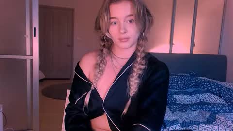 Snapshot of victoriande chatting on 7, 10, 2025 Eva and Victor online show from 7, 10, 2025