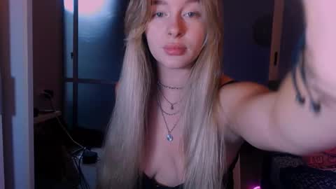 Snapshot of victoriande chatting on 26, 10, 2025 Eva and Victor online show from 26, 10, 2025