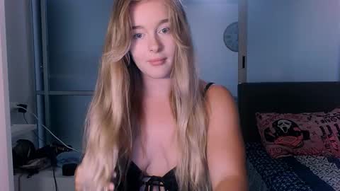 Snapshot of victoriande chatting on 27, 10, 2025 Eva and Victor online show from 27, 10, 2025