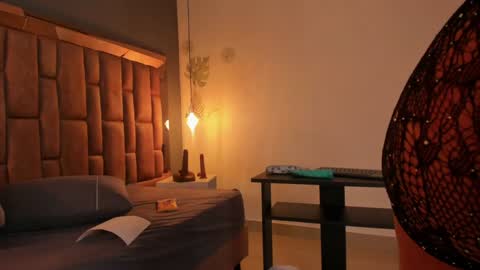 Victoria  online show from 3, 2, 2025