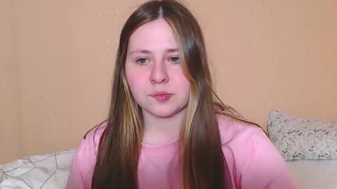 Snapshot of victoriassecrets_ chatting on 12, 2, 2025 victoriassecrets_ online show from 12, 2, 2025