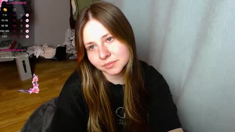 Snapshot of victoriassecrets_ chatting on 16, 12, 2025 victoriassecrets_ online show from 16, 12, 2025