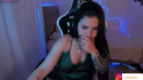 V  I C  T O R I A  online show from 21, 10, 2025