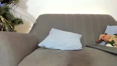 Victoria Strong online show from 6, 12, 2024