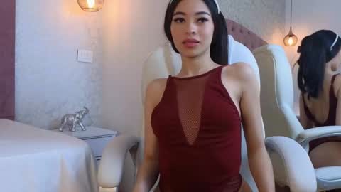 Snapshot of viiolet_whitee chatting on 27, 11, 2025 Violet online show from 27, 11, 2025