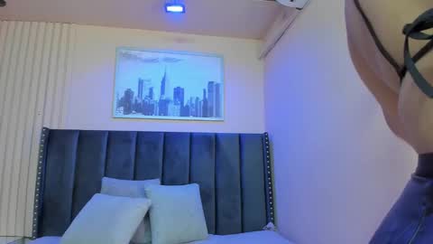 Viiolett online show from 12, 3, 2025