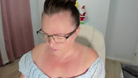 Ukrainian-woman online show from 4, 12, 2024