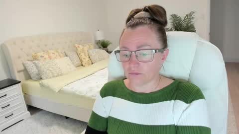 Snapshot of vika7333 chatting on 10, 6, 2026 Ukrainian-woman online show from 10, 6, 2026