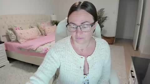 Snapshot of vika7333 chatting on 18, 6, 2026 Ukrainian-woman online show from 18, 6, 2026