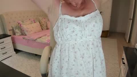 Snapshot of vika7333 chatting on 22, 6, 2026 Ukrainian-woman online show from 22, 6, 2026