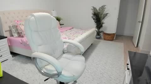 Snapshot of vika7333 chatting on 8, 7, 2026 Ukrainian-woman online show from 8, 7, 2026