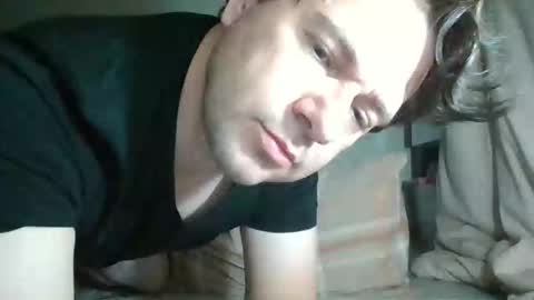 Snapshot of vikbika2 chatting on 16, 10, 2025 Tom reunz online show from 16, 10, 2025
