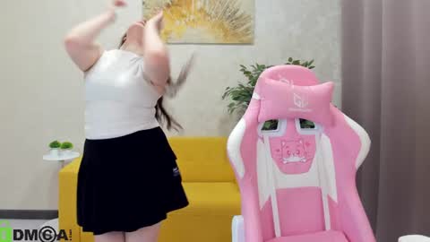 Snapshot of vikijinx chatting on 4, 7, 2026 VikiJinx online show from 4, 7, 2026