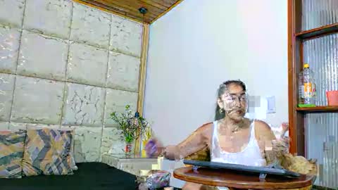 vikiTomson online show from 15, 12, 2025