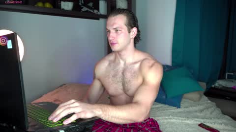 Snapshot of viktor_secret chatting on 24, 2, 2025 fansly VITEKsecret online show from 24, 2, 2025