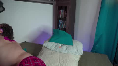 Snapshot of viktor_secret chatting on 15, 9, 2025 fansly VITEKsecret online show from 15, 9, 2025