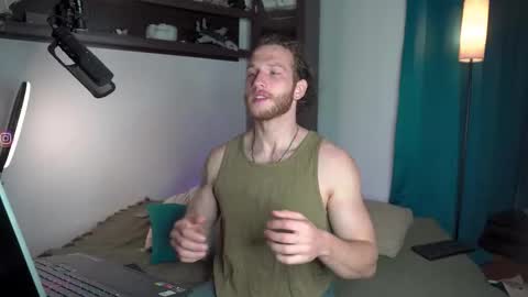 Snapshot of viktor_secret chatting on 28, 9, 2025 fansly VITEKsecret online show from 28, 9, 2025