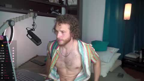 Snapshot of viktor_secret chatting on 10, 10, 2025 fansly VITEKsecret online show from 10, 10, 2025