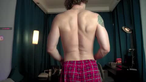 Snapshot of viktor_secret chatting on 18, 10, 2025 fansly VITEKsecret online show from 18, 10, 2025