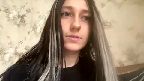 Snapshot of viktoria9898 chatting on 9, 9, 2025 Sweett online show from 9, 9, 2025