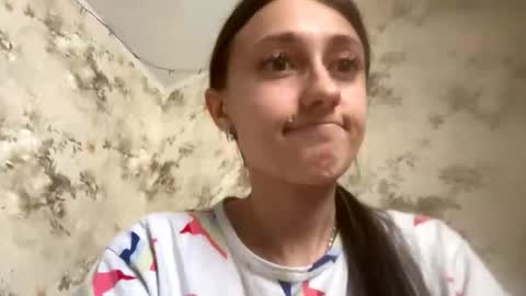 Snapshot of viktoria9898 chatting on 24, 9, 2025 Sweett online show from 24, 9, 2025
