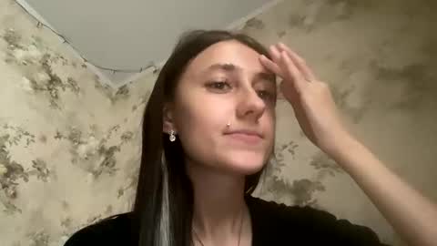 Snapshot of viktoria9898 chatting on 14, 10, 2025 Sweett online show from 14, 10, 2025