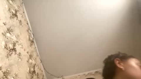 Snapshot of viktoria9898 chatting on 15, 10, 2025 Sweett online show from 15, 10, 2025