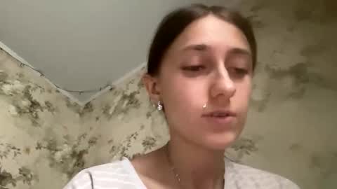 Snapshot of viktoria9898 chatting on 21, 10, 2025 Sweett online show from 21, 10, 2025