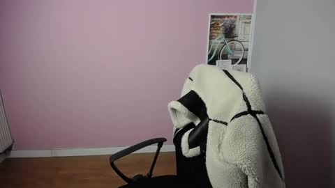 Snapshot of viktoria_lovely chatting on 4, 3, 2025 viktoria_lovely online show from 4, 3, 2025