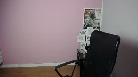 Snapshot of viktoria_lovely chatting on 12, 9, 2025 viktoria_lovely online show from 12, 9, 2025