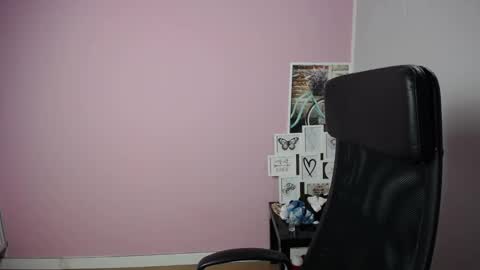 Snapshot of viktoria_lovely chatting on 19, 9, 2025 viktoria_lovely online show from 19, 9, 2025