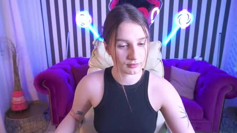 Snapshot of vikviklove chatting on 20, 4, 2026 VikVikLove online show from 20, 4, 2026