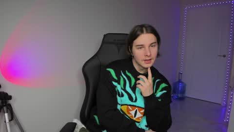 Snapshot of vincent__strong chatting on 18, 12, 2024 Vincent Strong online show from 18, 12, 2024