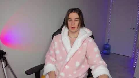 Snapshot of vincent__strong chatting on 3, 1, 2025 Vincent Strong online show from 3, 1, 2025