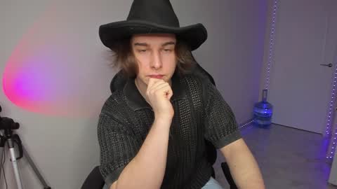 Snapshot of vincent__strong chatting on 5, 1, 2025 Vincent Strong online show from 5, 1, 2025