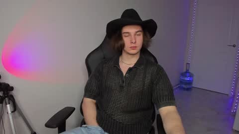 Snapshot of vincent__strong chatting on 5, 1, 2025 Vincent Strong online show from 5, 1, 2025