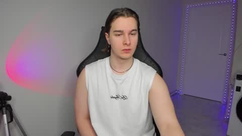 Snapshot of vincent__strong chatting on 3, 2, 2025 Vincent Strong online show from 3, 2, 2025